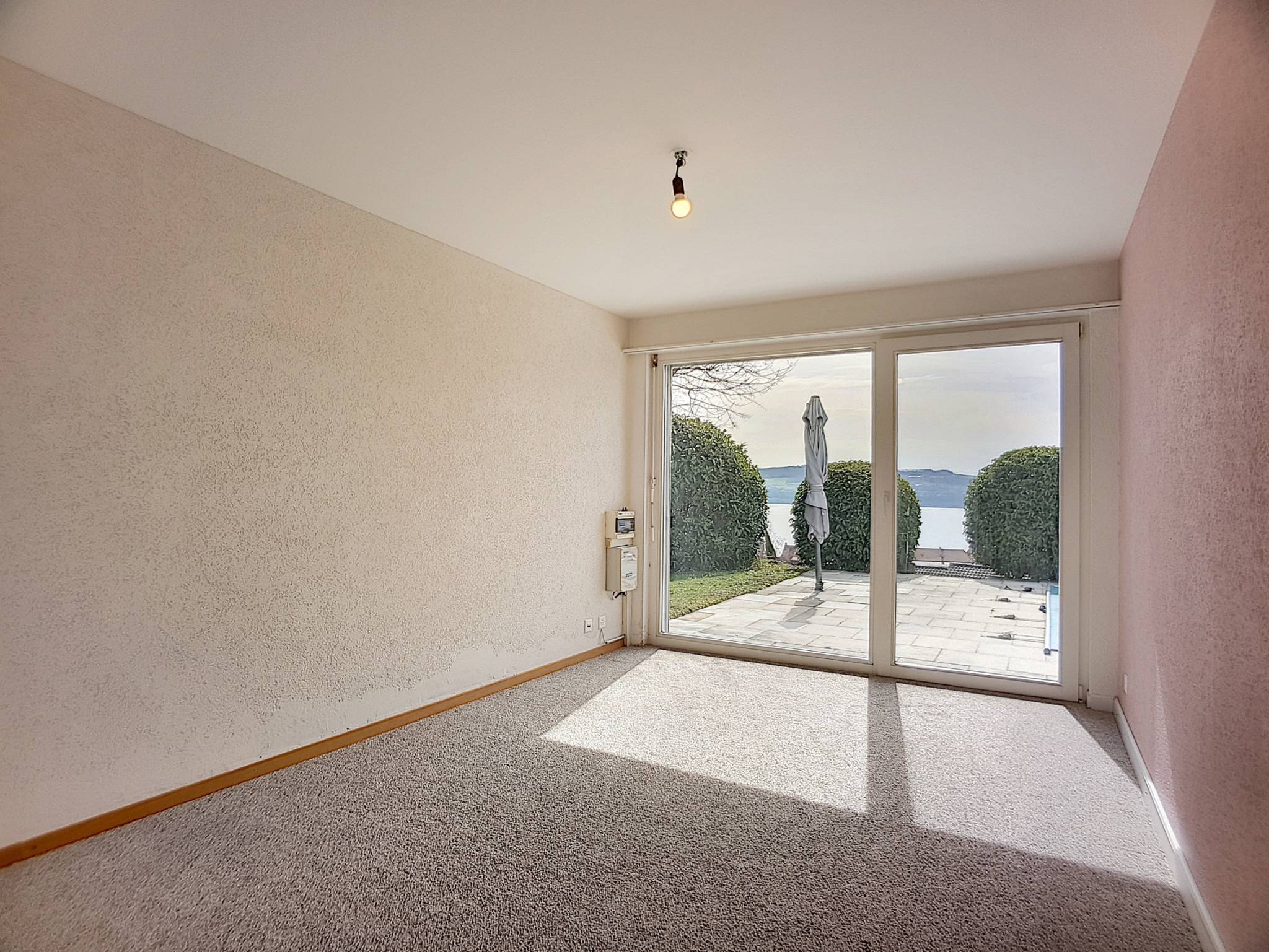 Villa contemporaine de 5.5 pièces avec piscine et vue panoramique