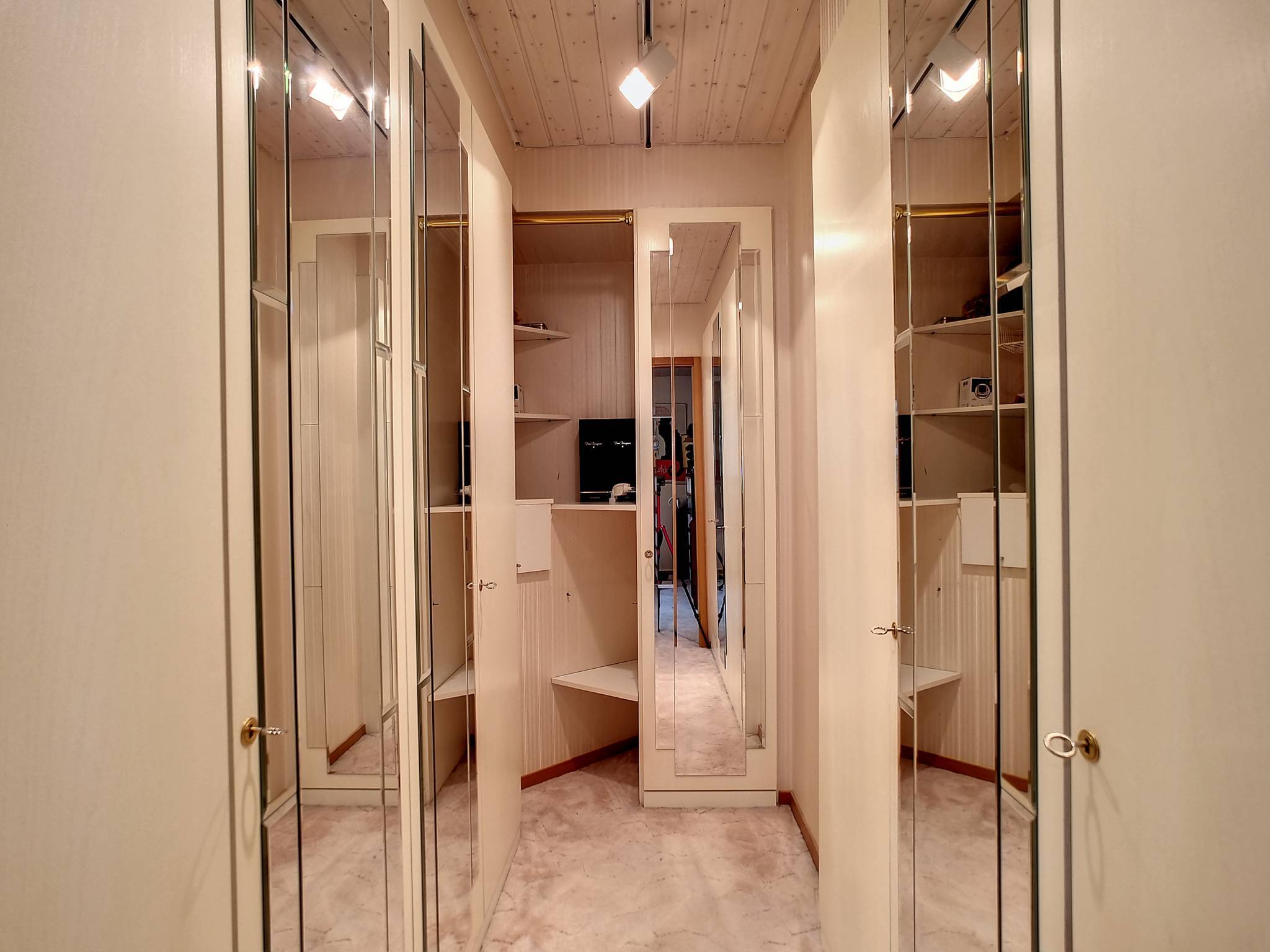 Appartement-villa de 5,5 pièces avec 3 terrasses et garage double