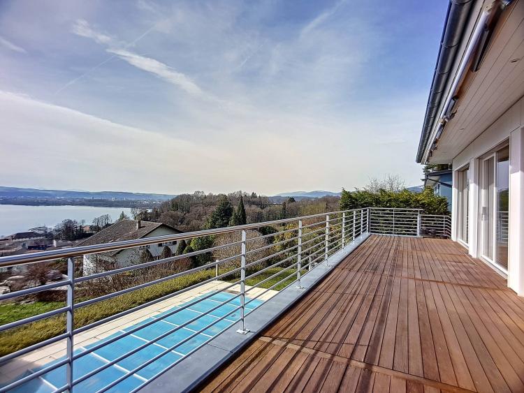 Villa contemporaine de 5.5 pièces avec piscine et vue panoramique