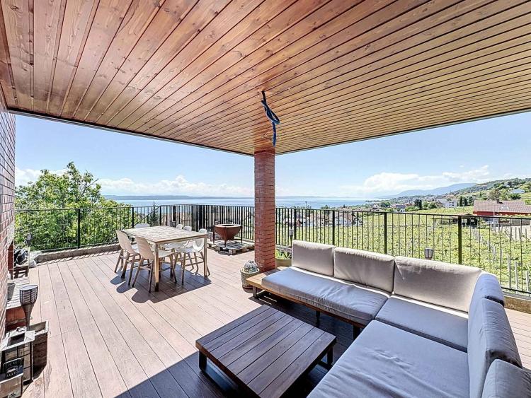 Villa de standing au cœur des vignes avec vue lac imprenable