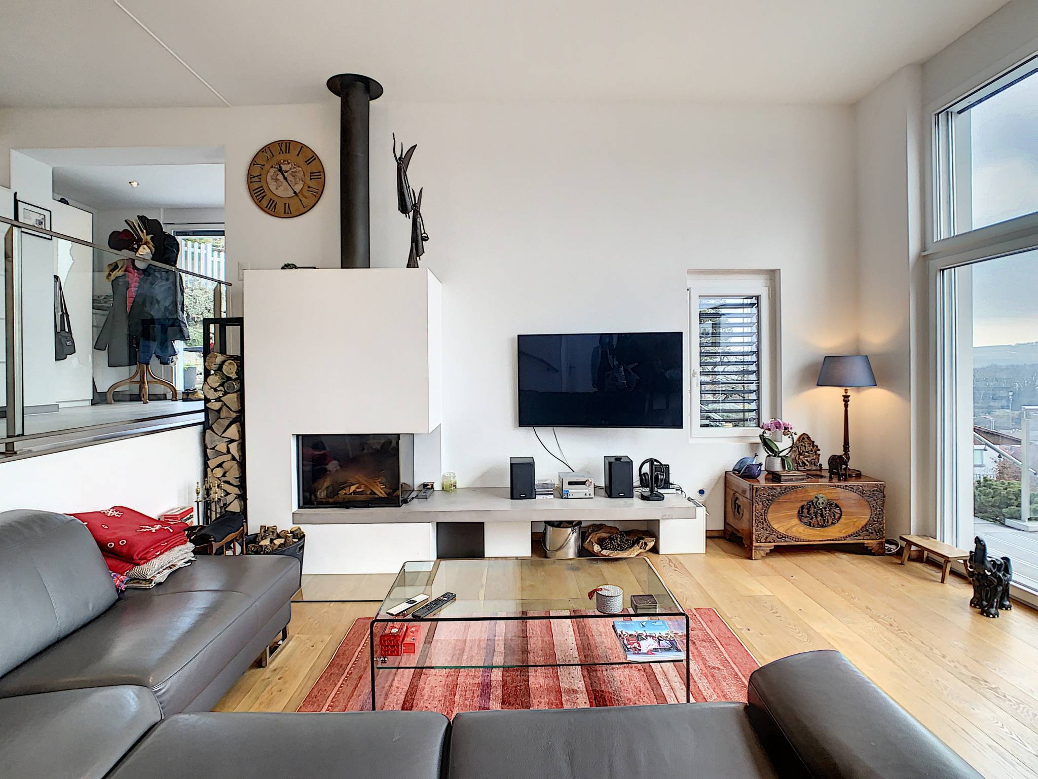 Villa contemporaine avec belle vue sur la ville et le lac de Neuchâtel